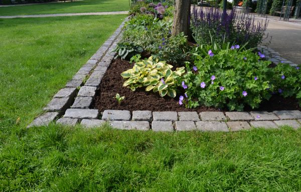 Flower Bed Mulching in Alpharetta